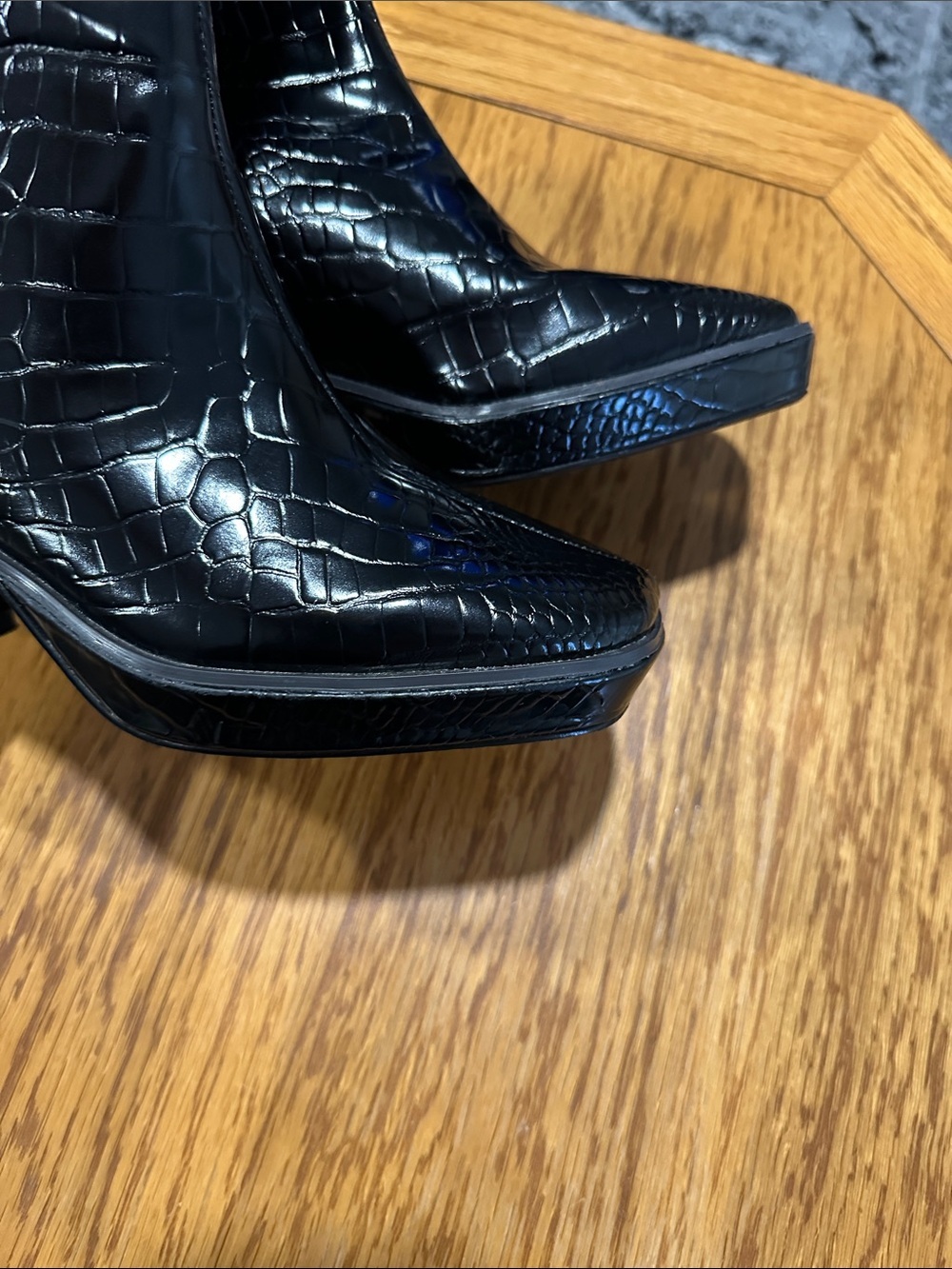*URBAN OUTFITTERS* Black Croc-Embossed Mid-Calf Block Heel Boots Size 39 - Picture 4 of 11